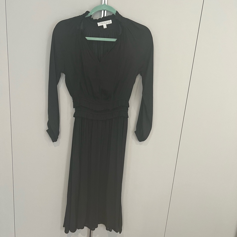 Andyson Parker black below knee silky dress